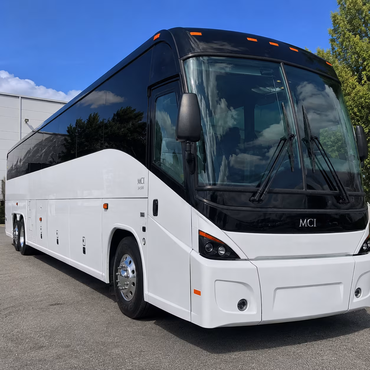 shuttle buses for biotech and life sciences campus events in thousand oaks